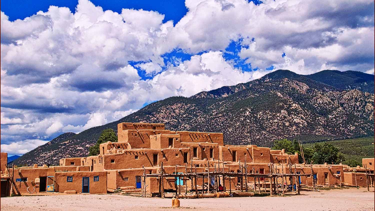 The Taos Pueblo El Pueblo Lodge